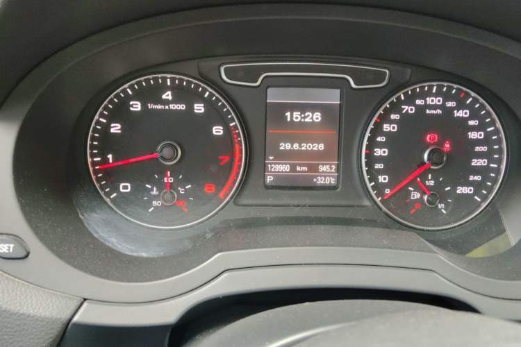 Used Audi Q3 2015 35 TFSI quattro Technology Edition Odometer Close Up