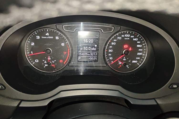 Used Audi Q3 2015 35 TFSI Comfort Model Odometer Close Up