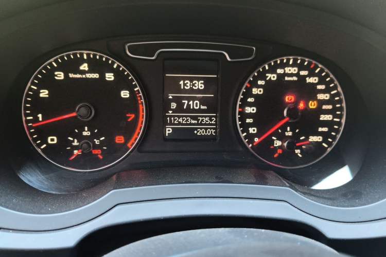 Used Audi Q3 2015 30 TFSI Comfort Model Odometer Close Up