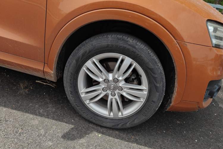 Used Audi Q3 2015 35 TFSI Comfort Model Right Front Wheel Hub