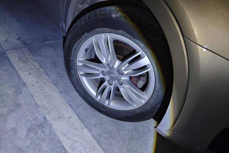 Used Audi Q3 2015 35 TFSI Comfort Model Right Front Wheel Hub