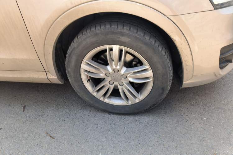 Used Audi Q3 2015 35 TFSI Comfort Model Right Front Wheel Hub