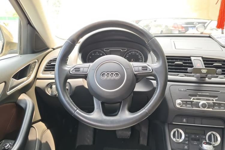 Used Audi Q3 2015 30 TFSI Comfort Model Steering Wheel