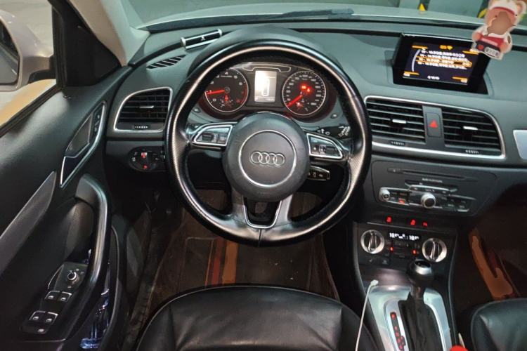 Used Audi Q3 2015 35 TFSI Comfort Model Steering Wheel