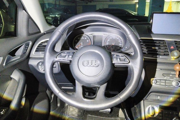 Used Audi Q3 2015 35 TFSI quattro Technology Edition Steering Wheel