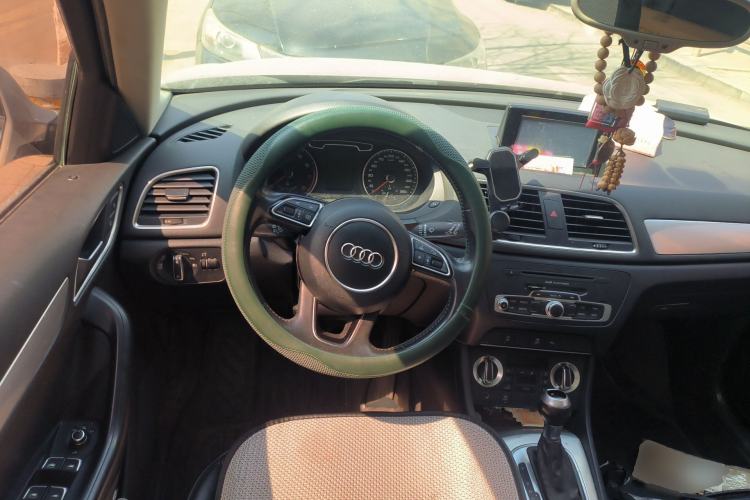 Used Audi Q3 2015 35 TFSI Comfort Model Steering Wheel