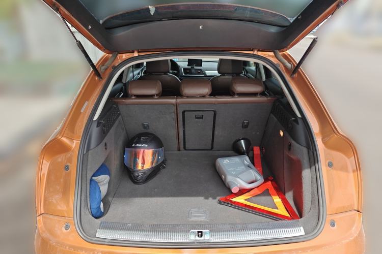 Used Audi Q3 2015 35 TFSI Comfort Model Trunk