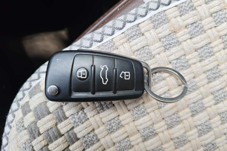 Used Audi Q3 2015 30 TFSI Comfort Model Vehicle Key