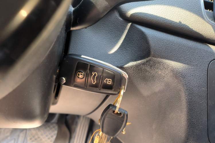 Used Audi Q3 2015 35 TFSI Comfort Model Vehicle Key