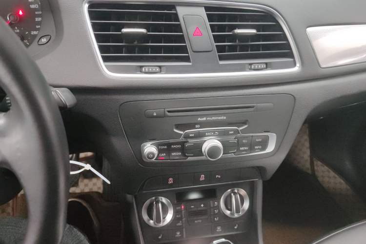 Used Audi Q3 2015 35 TFSI Comfort Model Audio And AC Panel