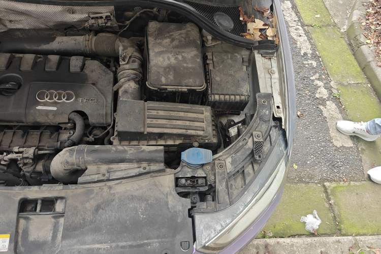 Used Audi Q3 2015 35 TFSI quattro Comfort model Engine Bay Left