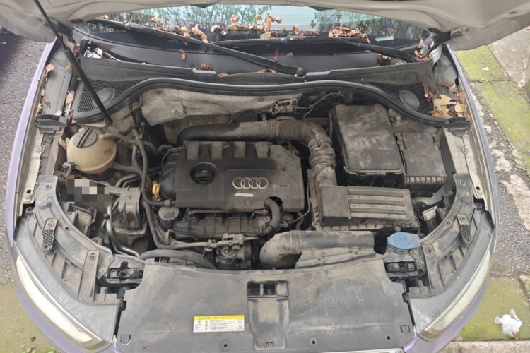 Used Audi Q3 2015 35 TFSI quattro Comfort model Engine Bay