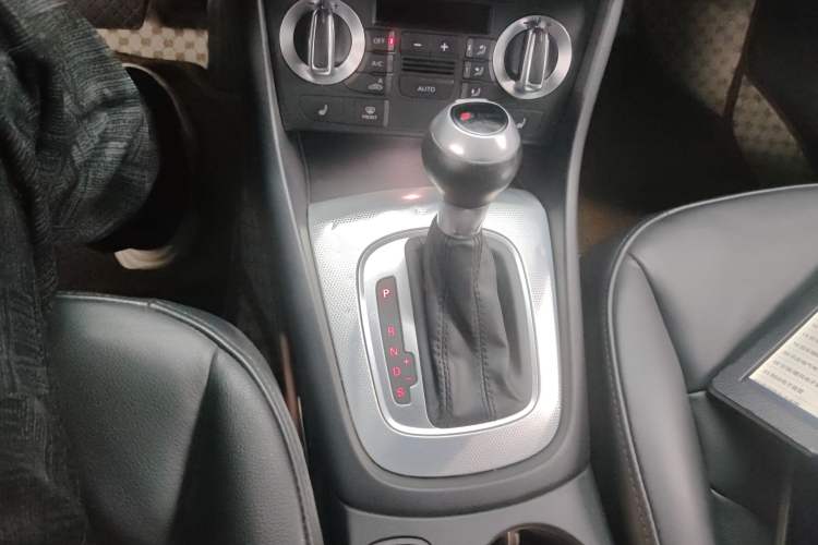 Used Audi Q3 2015 35 TFSI Comfort Model Gear Lever