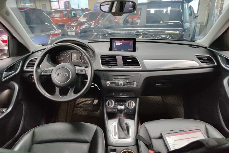 Used Audi Q3 2015 35 TFSI Comfort Model Interior 2