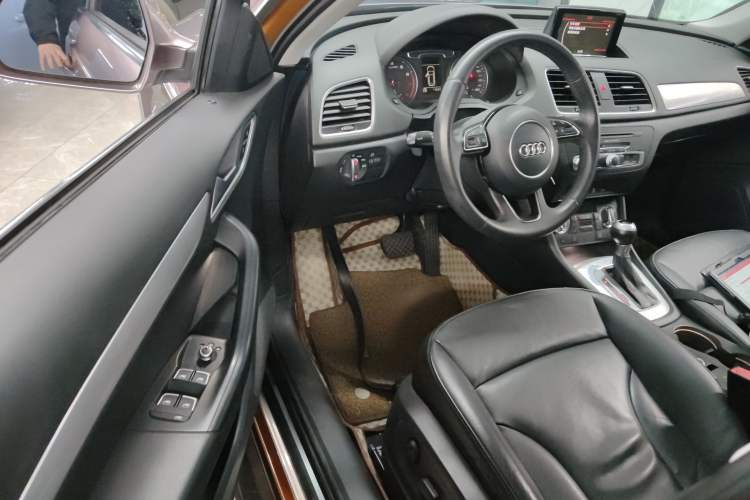 Used Audi Q3 2015 35 TFSI Comfort Model Interior 3