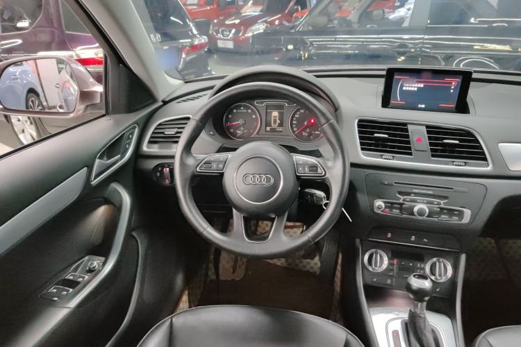 Used Audi Q3 2015 35 TFSI Comfort Model Steering Wheel