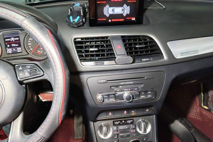 Used Audi Q3 2015 35 TFSI quattro Technology Edition Audio And AC Panel