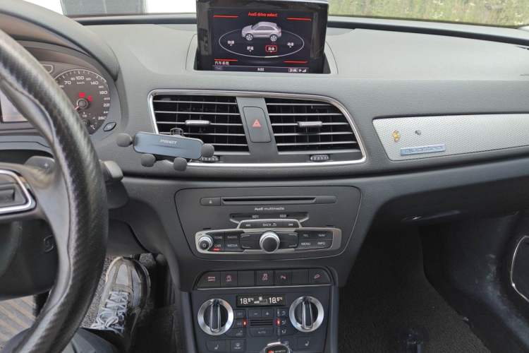 Used Audi Q3 2015 40 TFSI quattro off-road model Audio And AC Panel