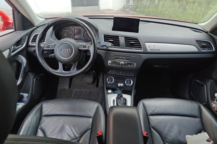 Used Audi Q3 2015 40 TFSI quattro off-road model Center Console