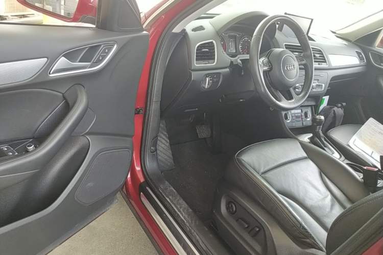 Used Audi Q3 2015 35 TFSI Comfort Model Driver Seat
