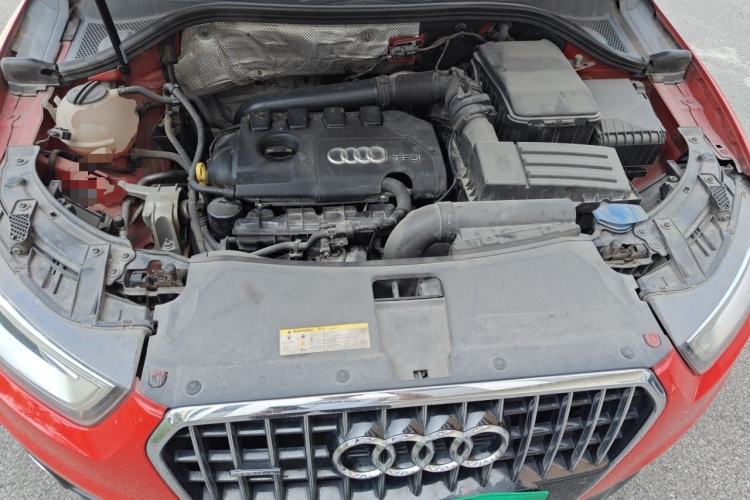 Used Audi Q3 2015 40 TFSI quattro off-road model Engine Bay