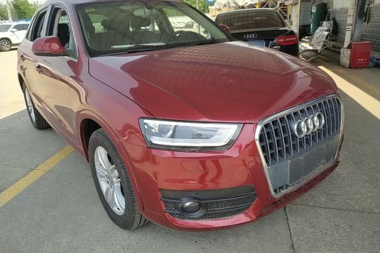 Used Audi Q3 2015 35 TFSI Comfort Model Front Right 45 Deg