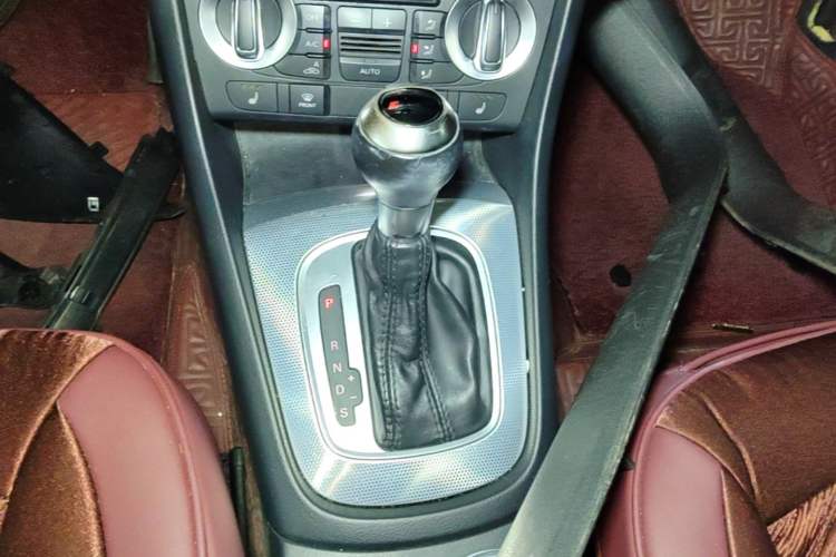 Used Audi Q3 2015 35 TFSI quattro Technology Edition Gear Lever