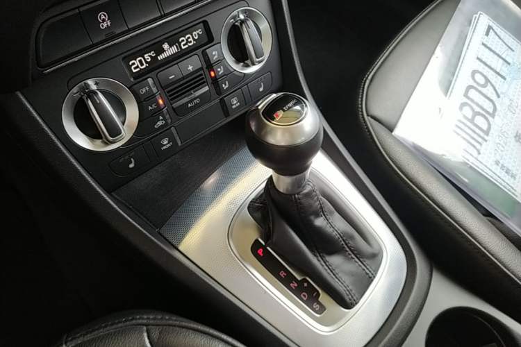Used Audi Q3 2015 35 TFSI Comfort Model Gear Lever