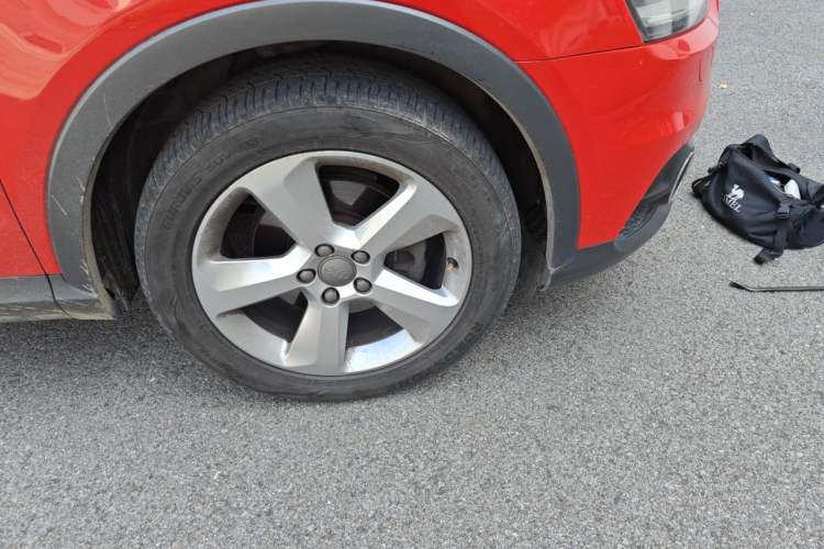 Used Audi Q3 2015 40 TFSI quattro off-road model Right Front Wheel Hub