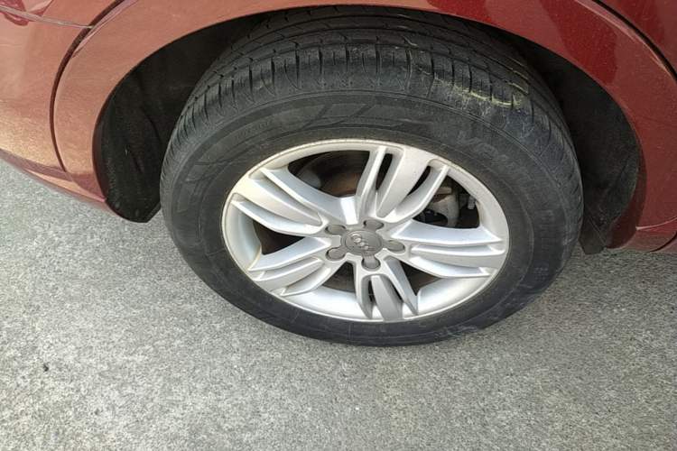 Used Audi Q3 2015 35 TFSI Comfort Model Right Rear Wheel Hub