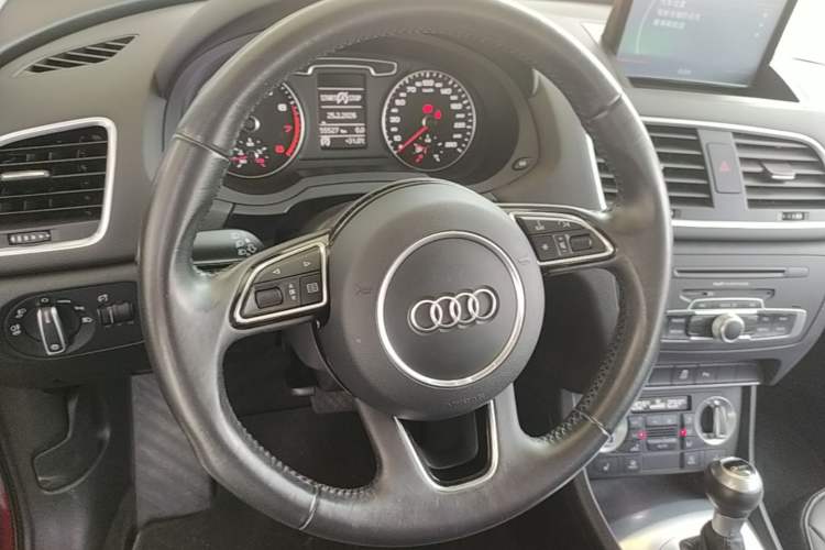 Used Audi Q3 2015 35 TFSI Comfort Model Steering Wheel