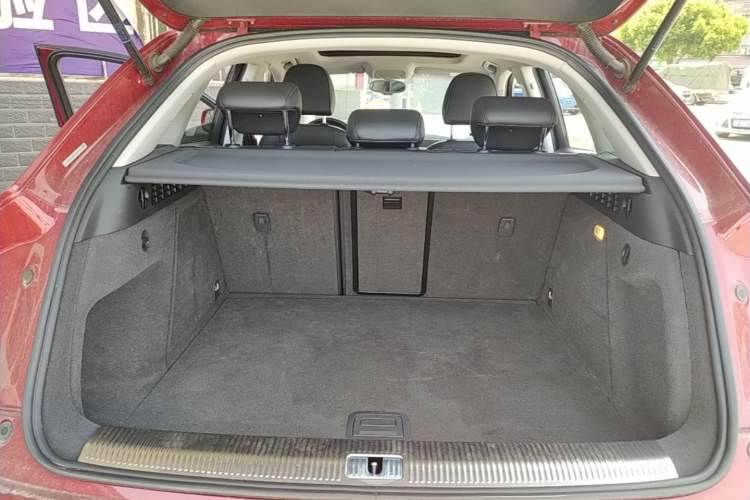 Used Audi Q3 2015 35 TFSI Comfort Model Trunk