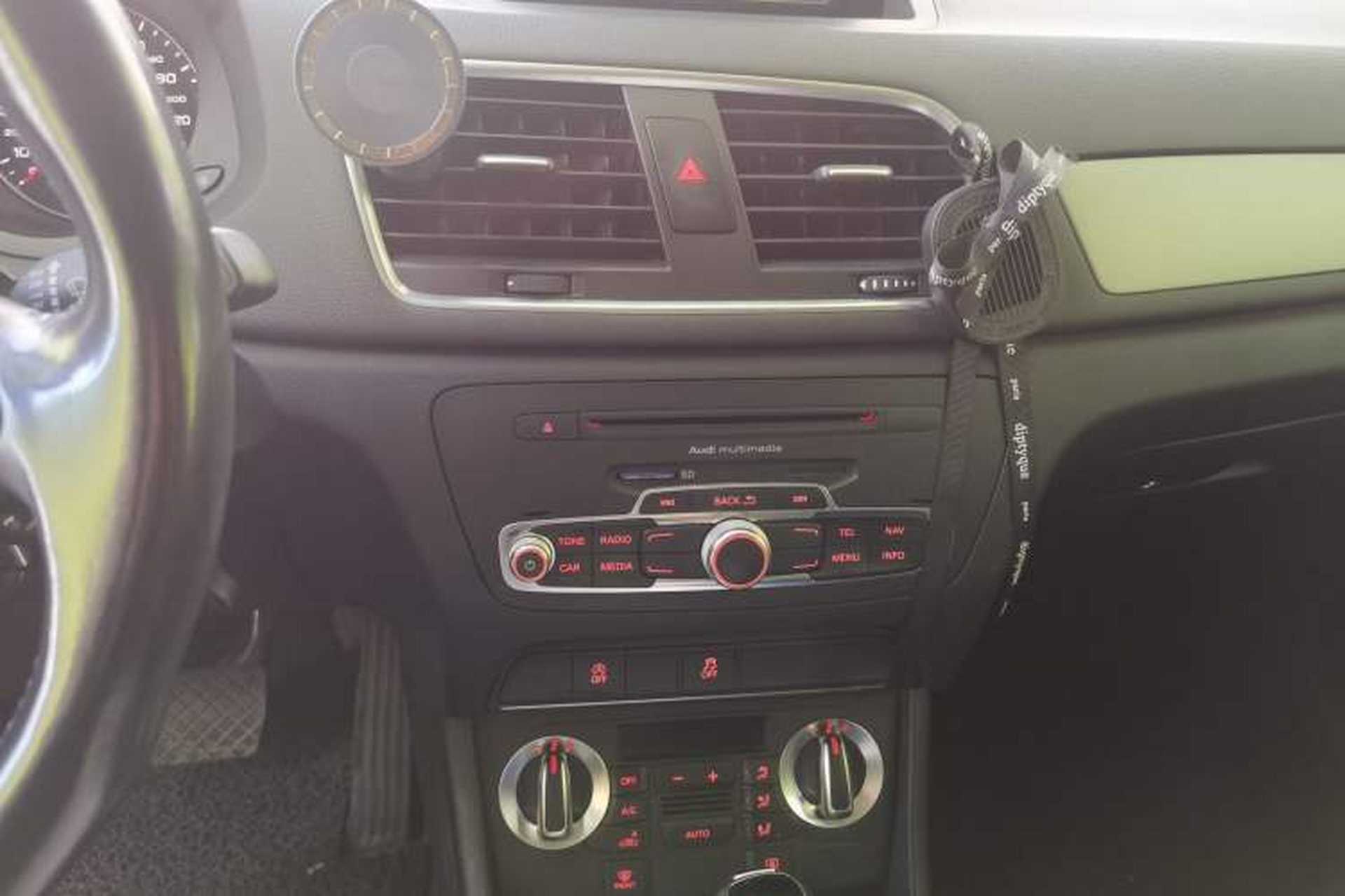 Used Audi Q3 2015 30 TFSI Ambition Edition Audio And AC Panel