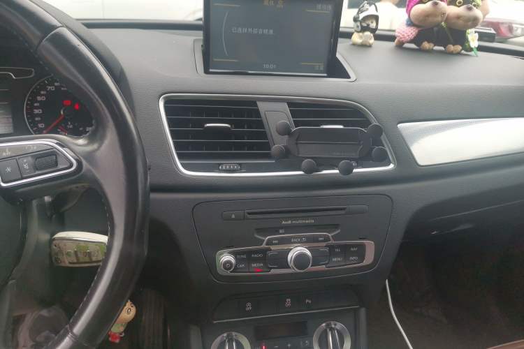 Used Audi Q3 2015 35 TFSI Comfort Model Audio And AC Panel