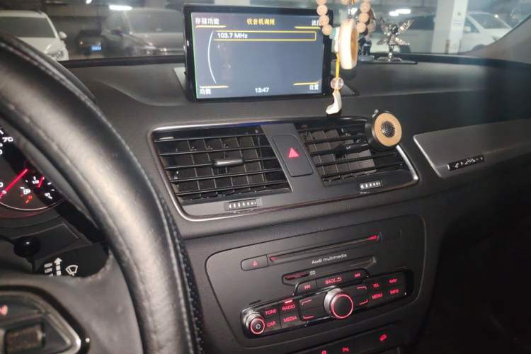 Used Audi Q3 2015 35 TFSI quattro Technology Edition Audio And AC Panel