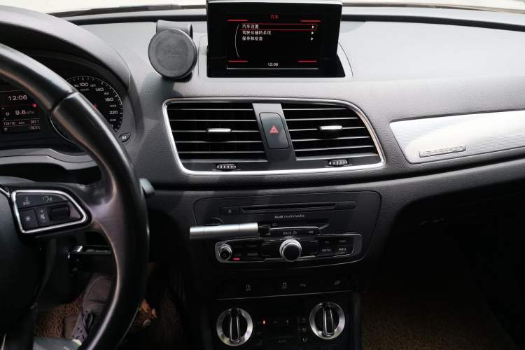 Used Audi Q3 2015 35 TFSI quattro Millionth Anniversary Edition Audio And AC Panel