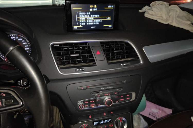Used Audi Q3 2015 30 TFSI Comfort Model Audio And AC Panel