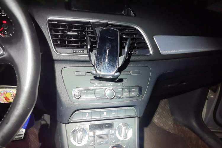 Used Audi Q3 2015 35 TFSI Comfort Model Audio And AC Panel