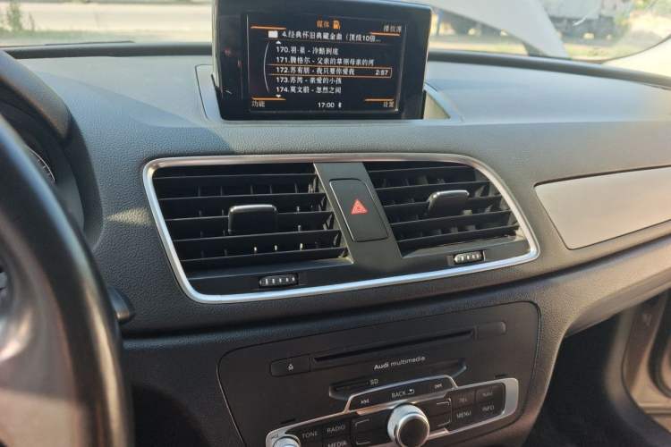 Used Audi Q3 2015 30 TFSI Ambition Edition Audio And AC Panel
