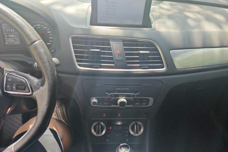 Used Audi Q3 2015 30 TFSI Comfort Model Audio And AC Panel