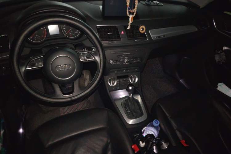 Used Audi Q3 2015 35 TFSI quattro Technology Edition Center Console