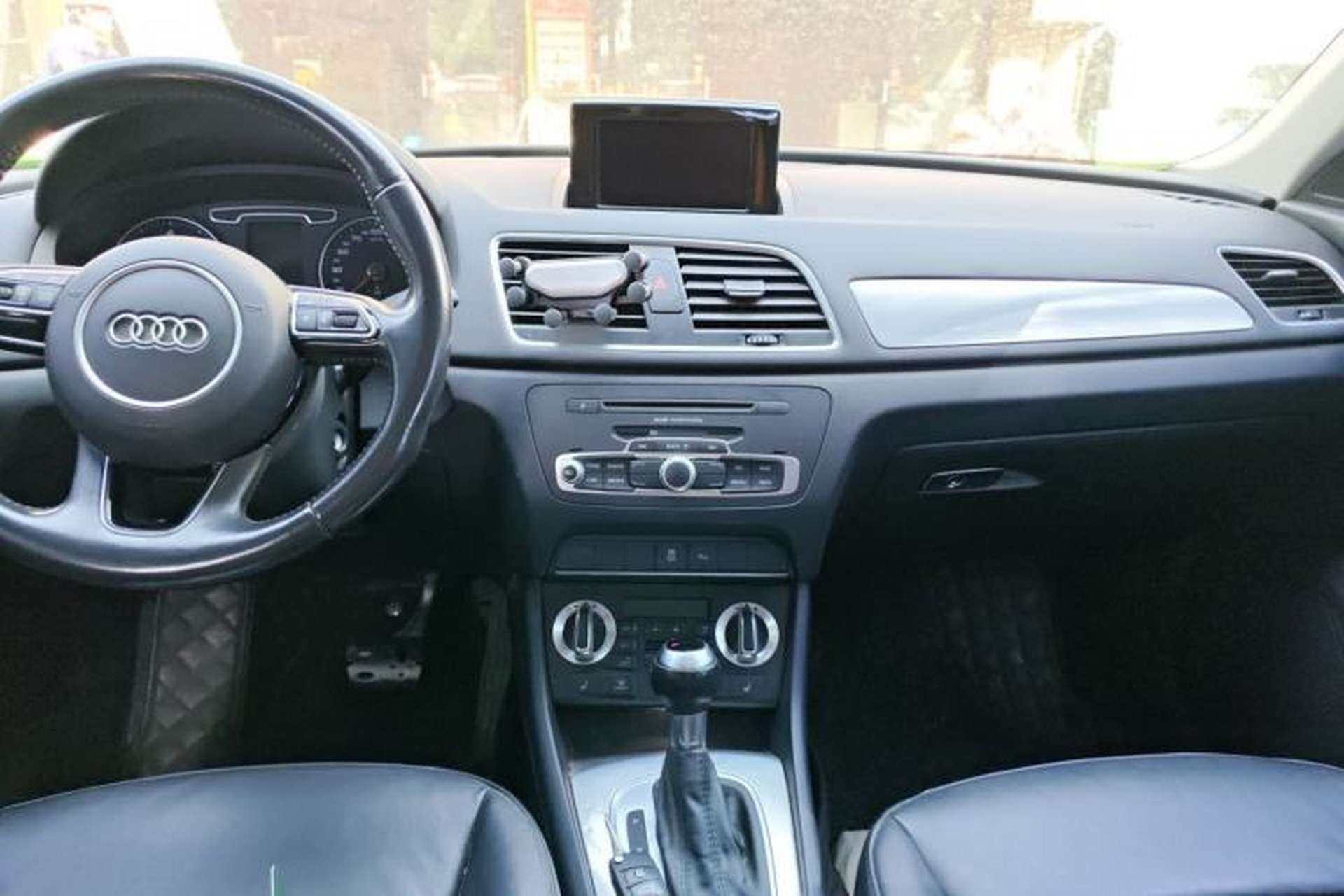 Used Audi Q3 2015 35 TFSI Comfort Model Center Console