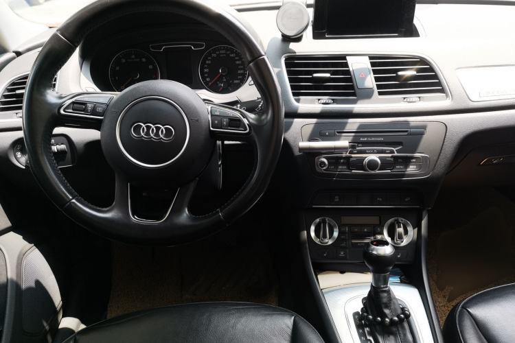 Used Audi Q3 2015 35 TFSI quattro Millionth Anniversary Edition Center Console