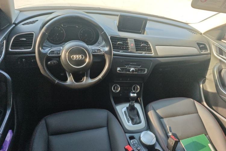 Used Audi Q3 2015 30 TFSI Ambition Edition Center Console
