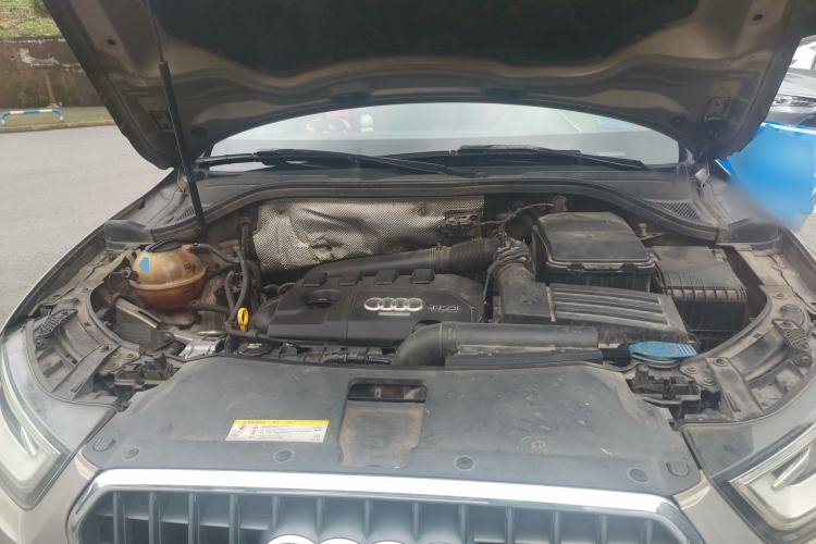 Used Audi Q3 2015 35 TFSI Comfort Model Engine Bay