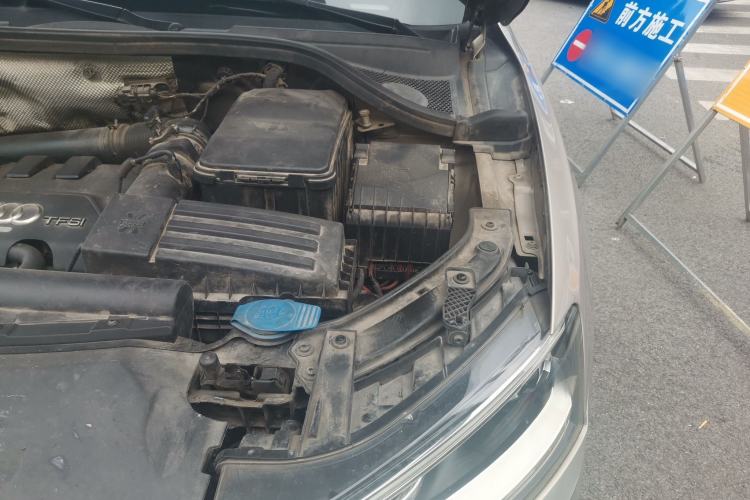 Used Audi Q3 2015 35 TFSI Comfort Model Engine Bay Left