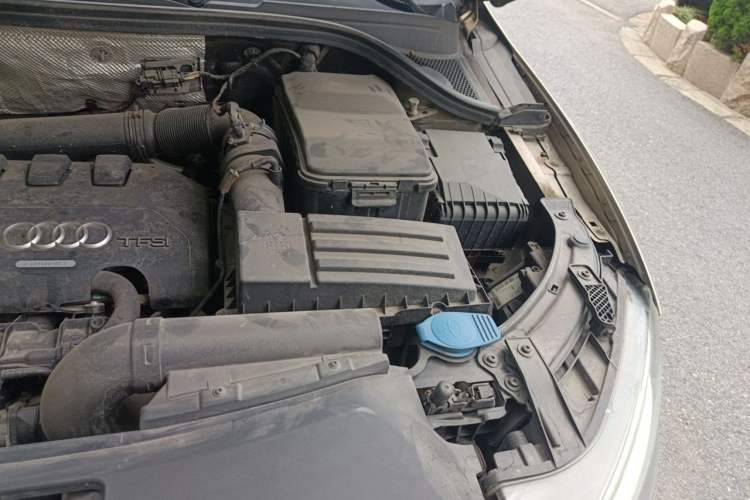 Used Audi Q3 2015 35 TFSI quattro Technology Edition Engine Bay Left