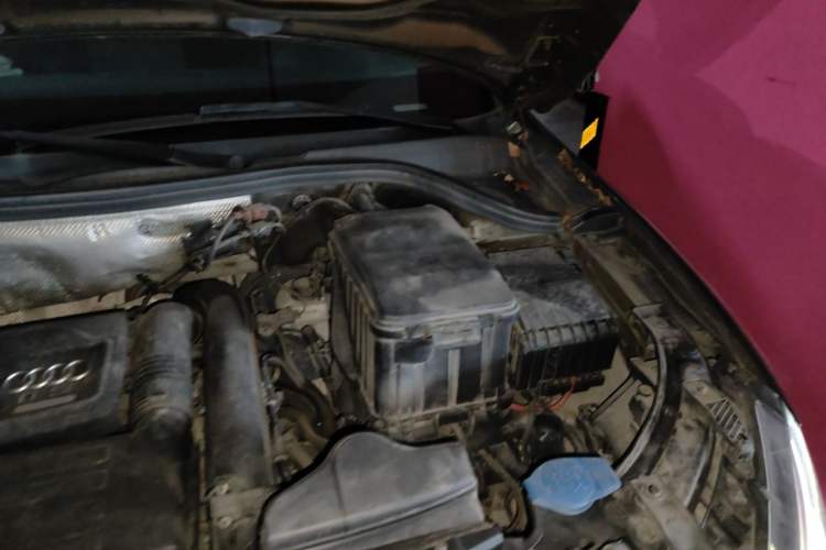 Used Audi Q3 2015 30 TFSI Comfort Model Engine Bay Left