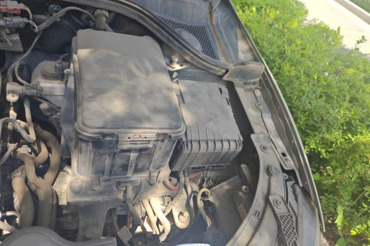 Used Audi Q3 2015 30 TFSI Comfort Model Engine Bay Left