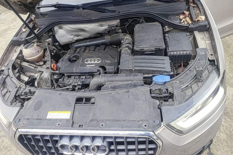 Used Audi Q3 2015 35 TFSI Comfort Model Engine Bay